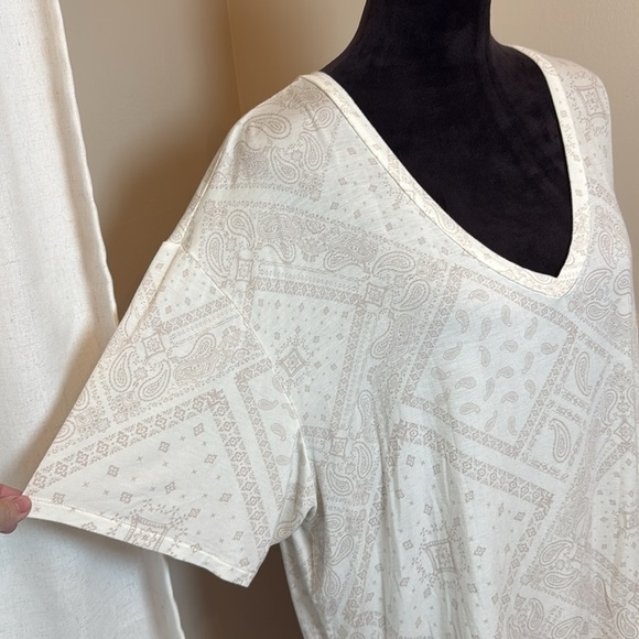 American EagleViscose Soft & Sexy Women’s XL V-Neck Paisley Bandana Print White - Picture 2 of 6